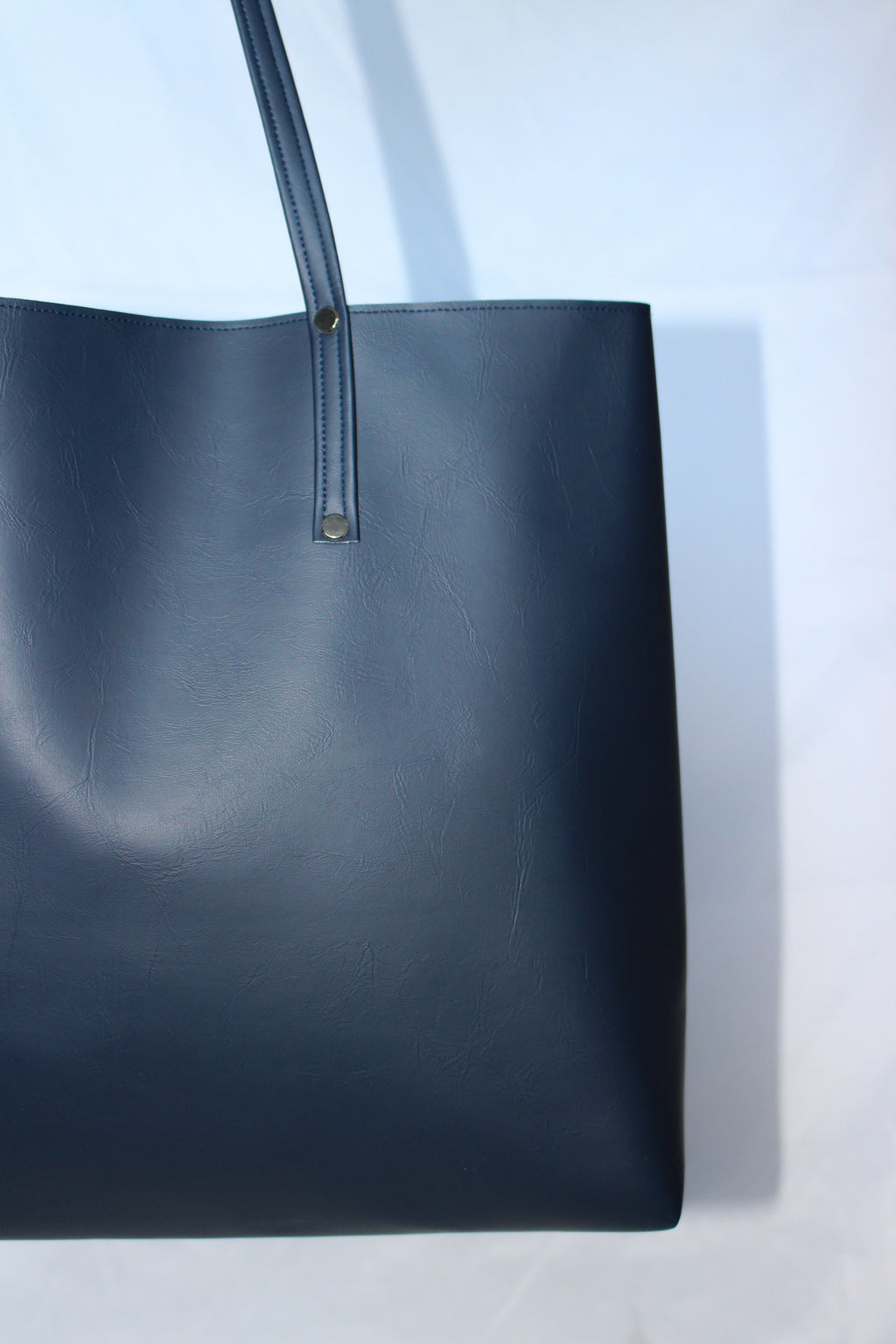 The Daily Tote | Navy