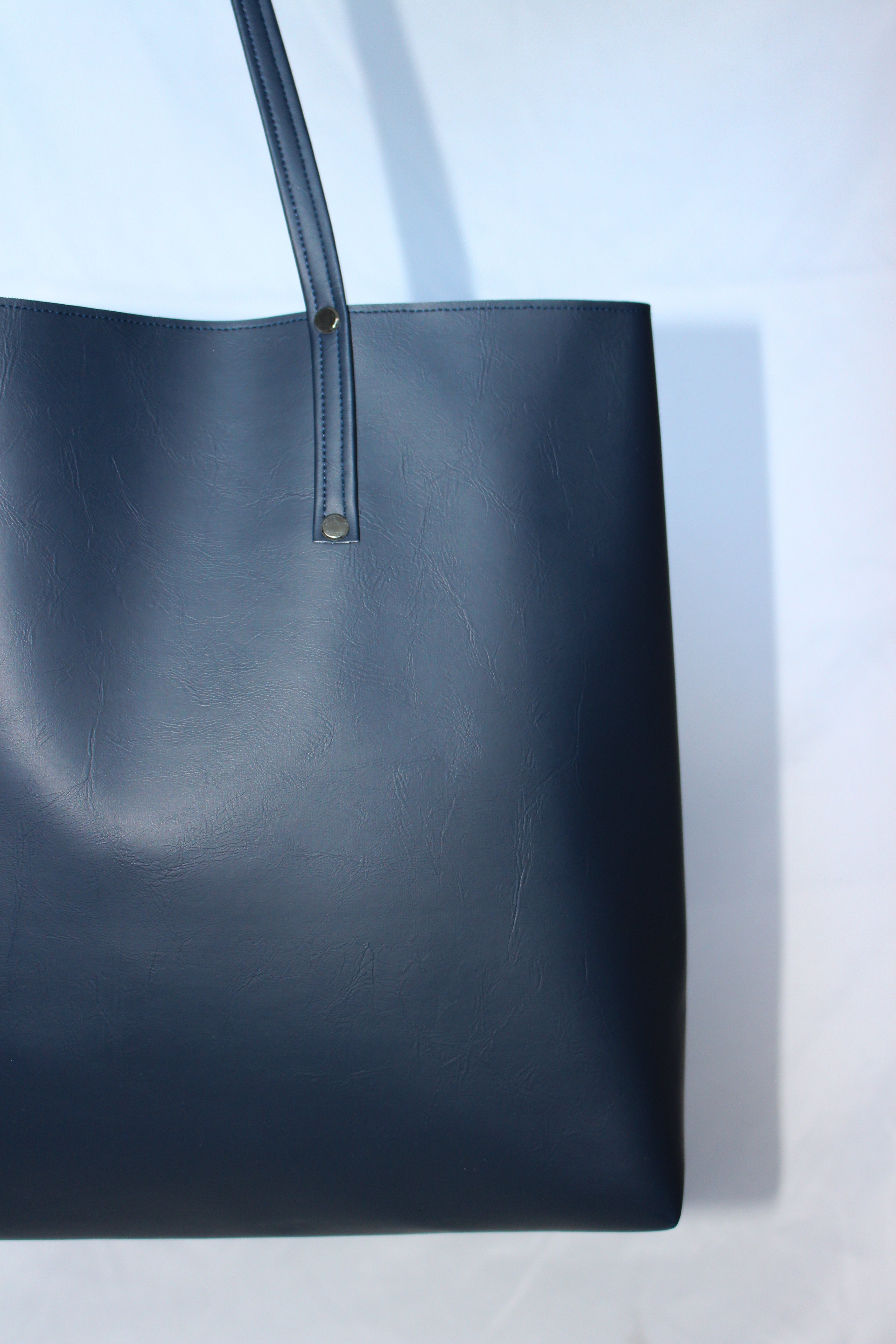 The Daily Tote | Navy